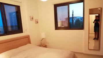 2 chambres, fer et planche Ă repasser