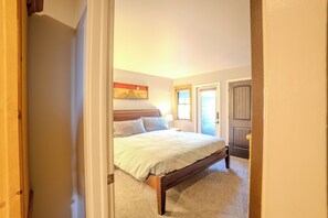 3 bedrooms, iron/ironing board, travel cot, free WiFi