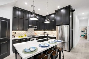 Fridge, microwave, oven, stovetop - Howdy Holiday: Laguna Oasis (Corpus Christi)