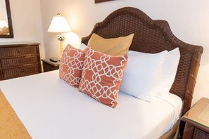 3 bedrooms, in-room safe, iron/ironing board, travel cot