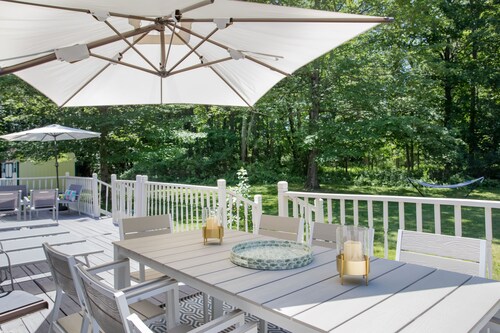 Hudson Valley Hideaway - Heated Pool, Lake Access & Fenced Yard - Sleeps 8