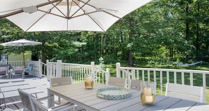 Hudson Valley Hideaway - Heated Pool, Lake Access & Fenced Yard - Sleeps 8