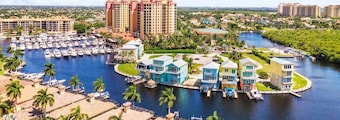 Seabreeze Oasis - 4 Br 3 Ba Lakefront Home w/ Heated Pool, Kayaks + more
