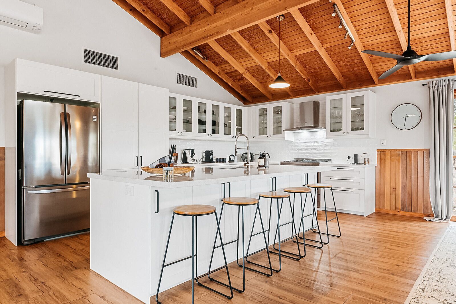 Kühlschrank, Mikrowelle, Ofen, Geschirrspüler