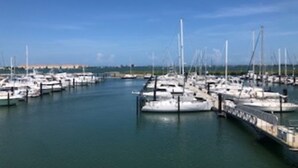 A marina with multiple boats docked at piers. - Flirt with the Flamingos in Beach Bliss ~Just Steps to the Sand (FORT PIERCE)
