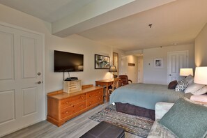 Desk, iron/ironing board, travel cot, WiFi