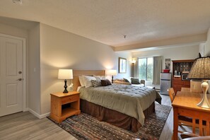 Desk, iron/ironing board, travel cot, WiFi