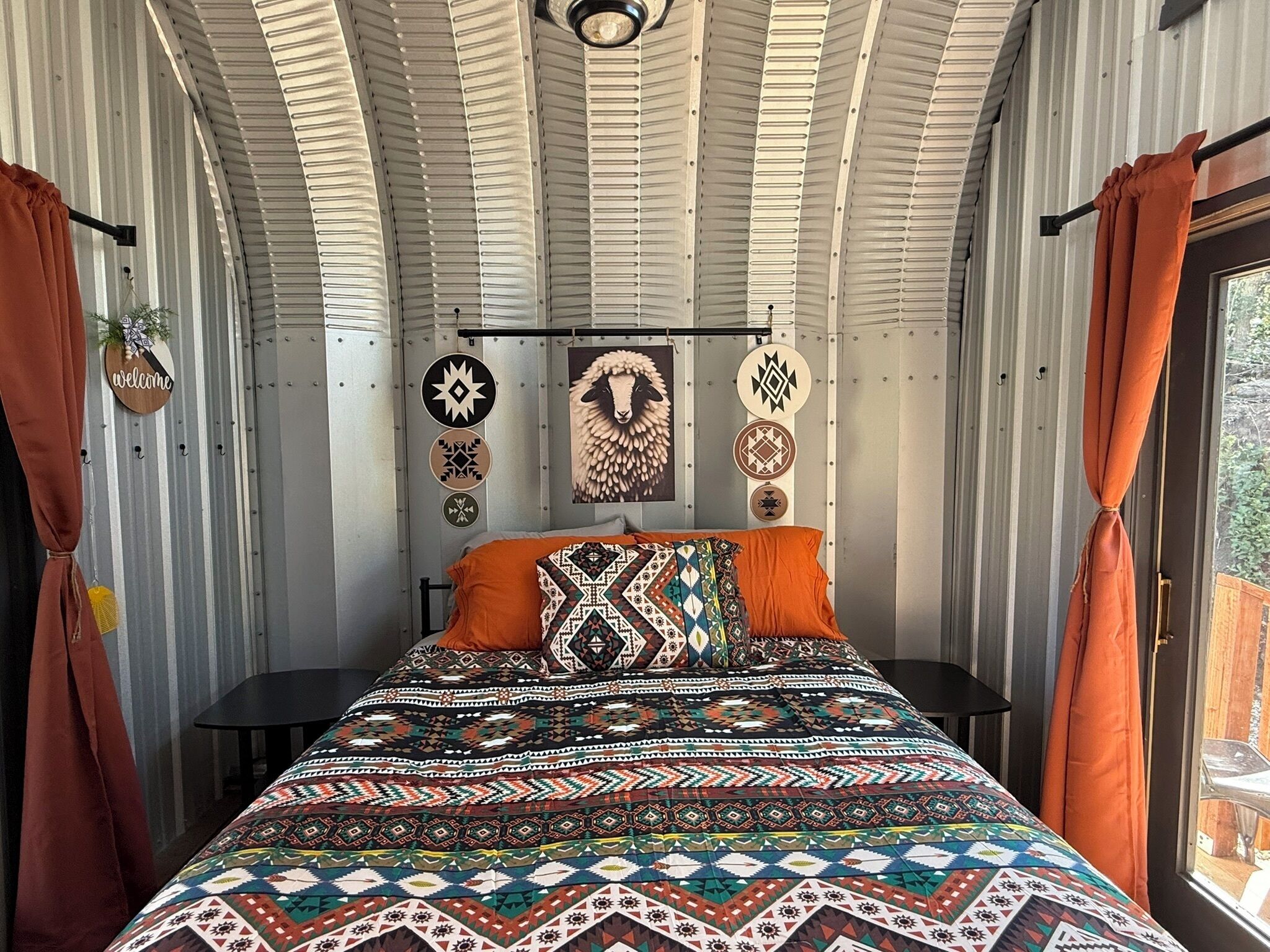 2 多间卧室、免费 WiFi、床单