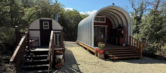 Sheep Camp - Steel and Wool Rustic Hideaway