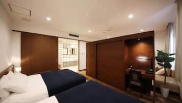 Suite, 2 Double Beds, Non Smoking (1 Corner Sofa) | 1 bedroom, in-room safe, desk, blackout curtains