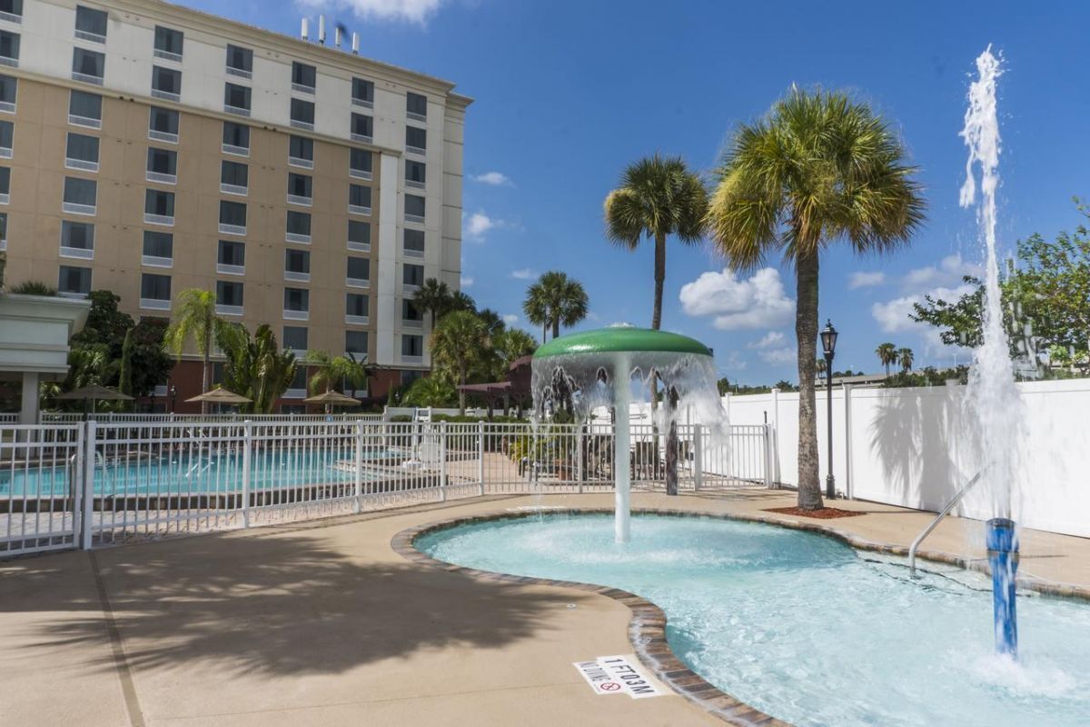Close to Best Attractions in Town! Convenient Room, Onsite Parking, Pool!