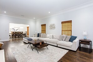 Smart TV, fireplace, video games, DVD player - Buckhead New Charming & Spacious Home! (Atlanta)