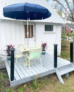 Outdoor dining - Historic Gideon’s Fish House, St. Andrews (Panama City)