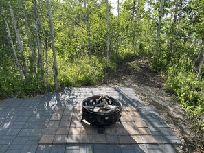 Outdoor dining - Payne Lake Wilderness Huts - Grizzly Basin (Mountainview)