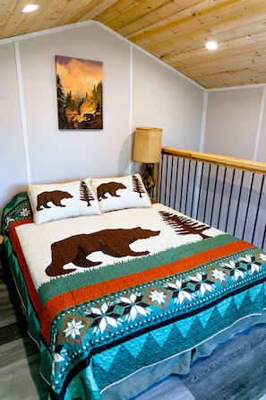 2 makuuhuonetta, vauvan matkasänky, vuodevaatteet