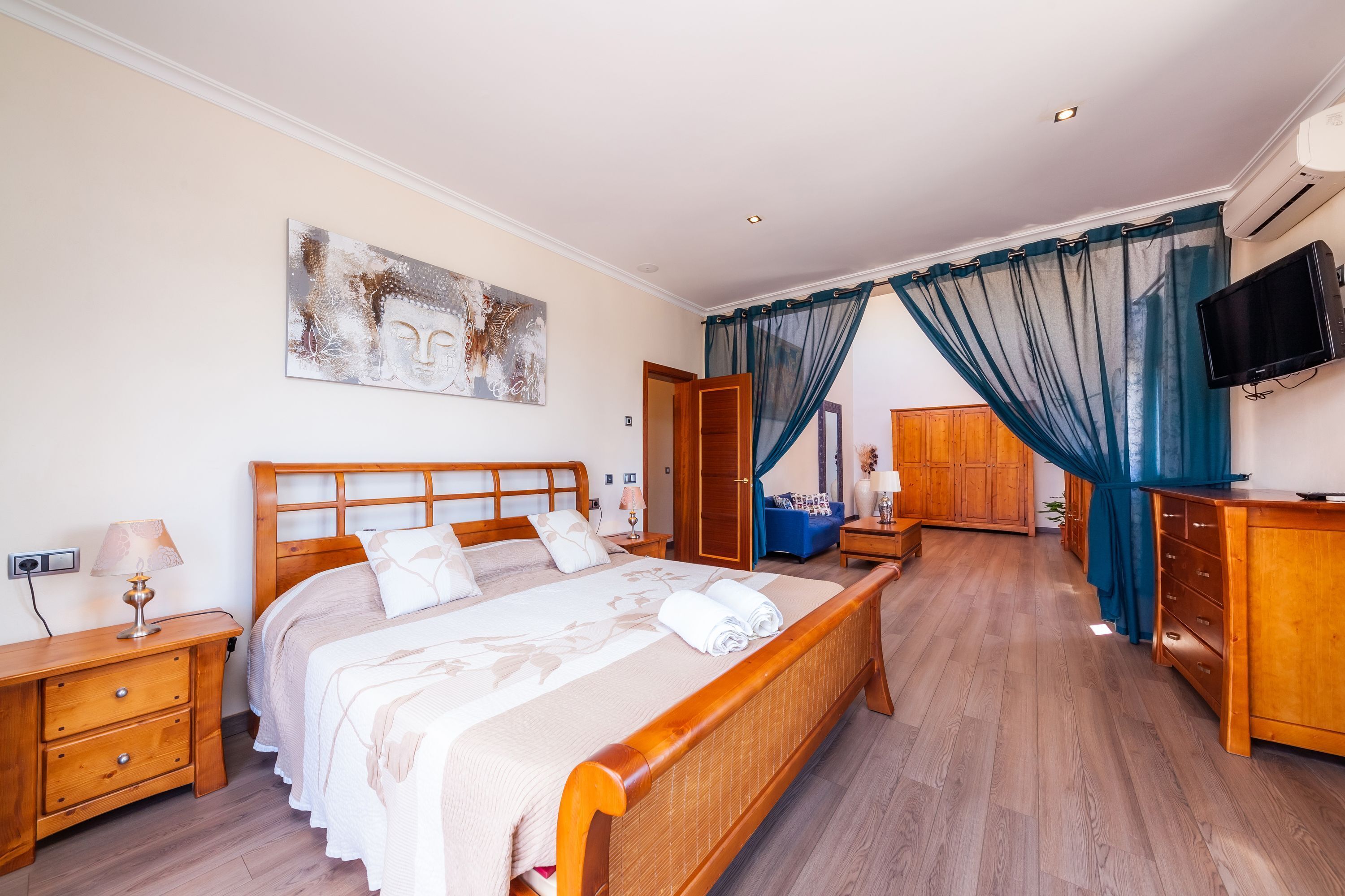 4 slaapkamers, een strijkplank/strijkijzer, gratis wifi, beddengoed