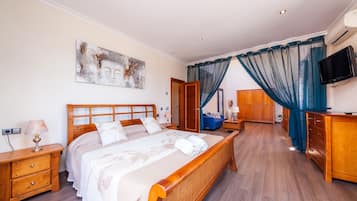 4 slaapkamers, een strijkplank/strijkijzer, gratis wifi, beddengoed