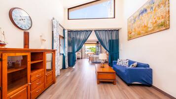 Télévision, jeux vidéo, lecteur de DVD, table de tennis de table