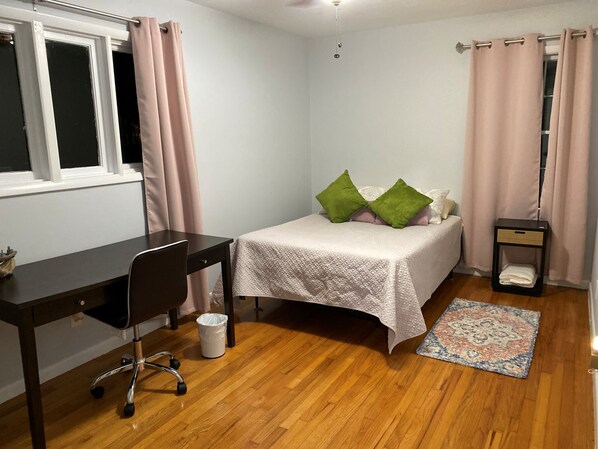 3 bedrooms, in-room safe, desk, iron/ironing board