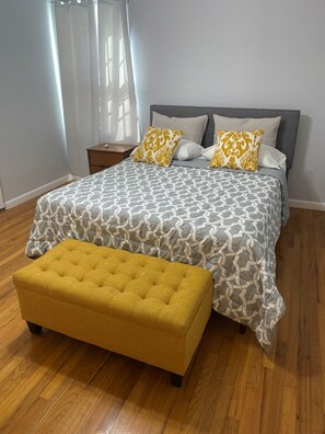 3 bedrooms, in-room safe, desk, iron/ironing board - Melo's Ranch Home (Smyrna)