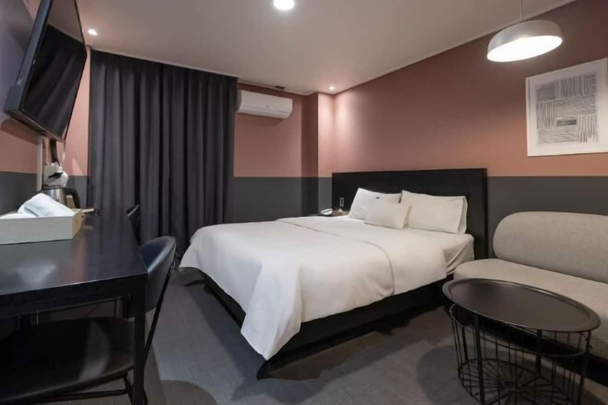 1 bedroom, individually decorated, individually furnished, free WiFi