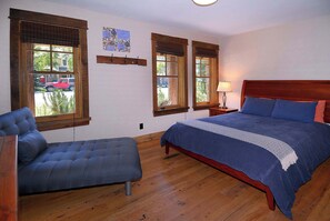 3 Schlafzimmer, Schreibtisch, Bügeleisen/Bügelbrett, Reisekinderbett