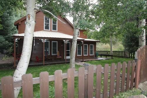 1st St, Wonderful 3 BR home in the town of CB!