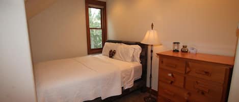 3 bedrooms, iron/ironing board, travel crib, WiFi