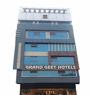 Front of property - Grand Geet Hotel (Kanpur)