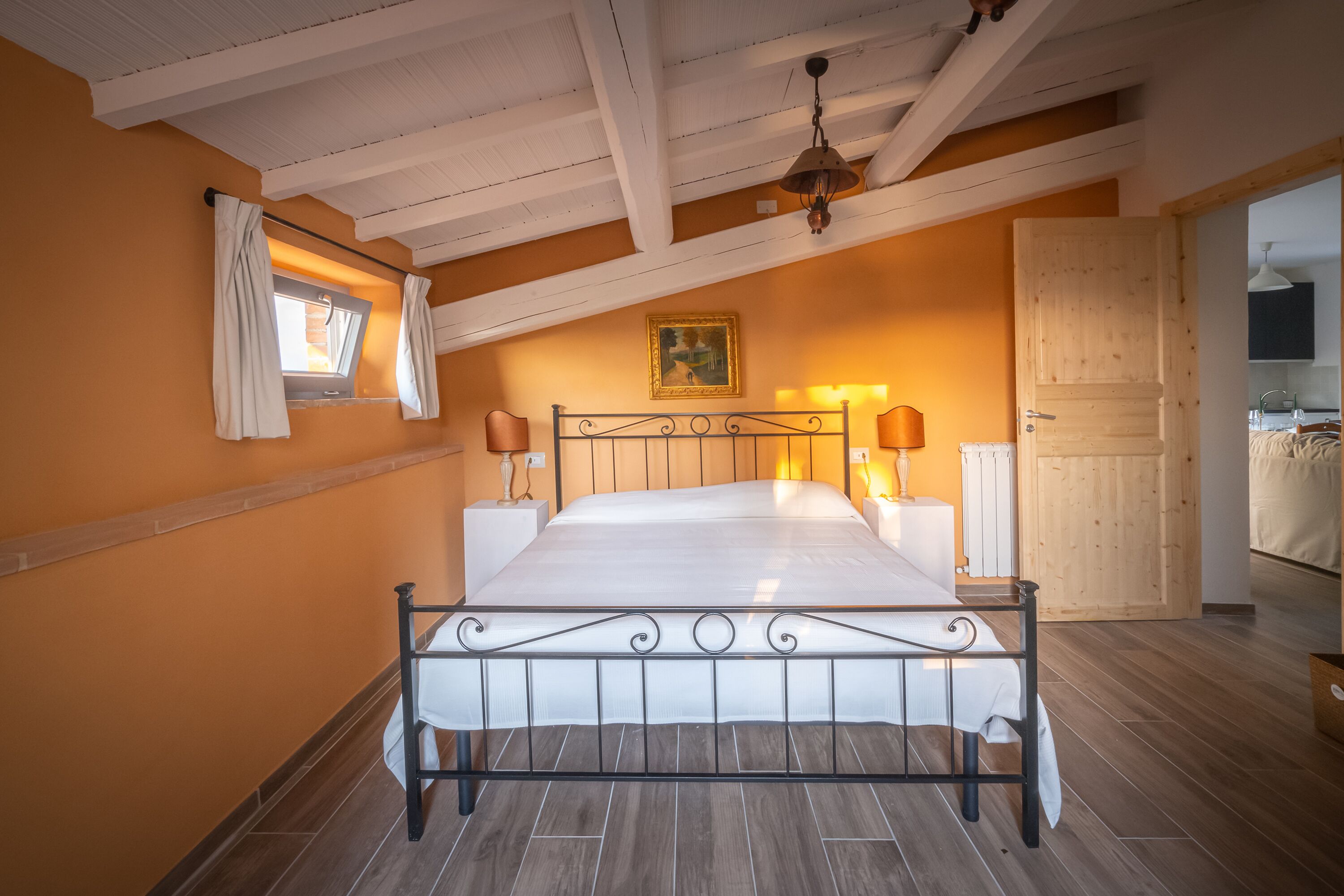 2 sovrum, skrivbord, strykjärn/strykbräda och gratis wi-fi