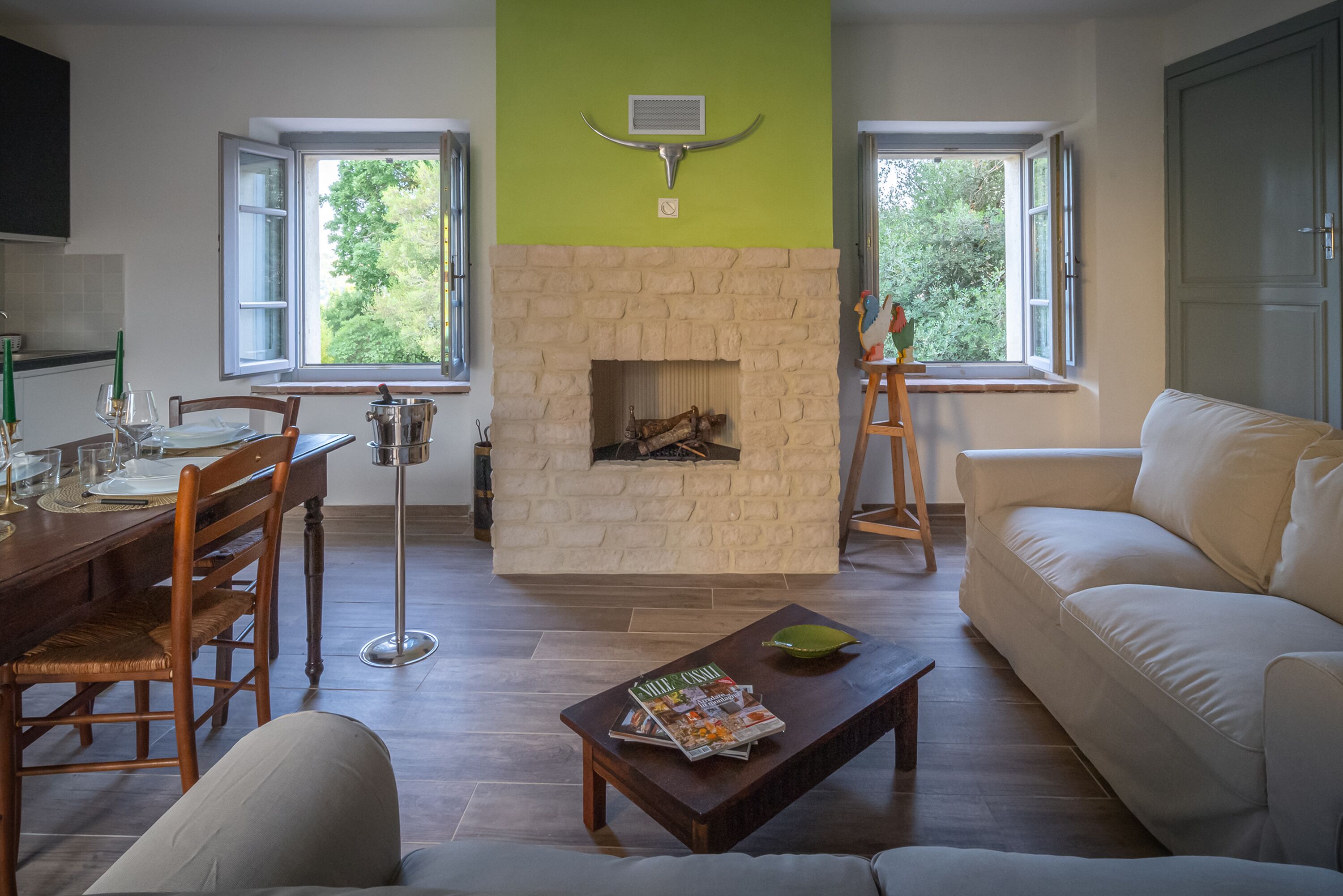 Smart-TV, Kamin, Stereoanlage