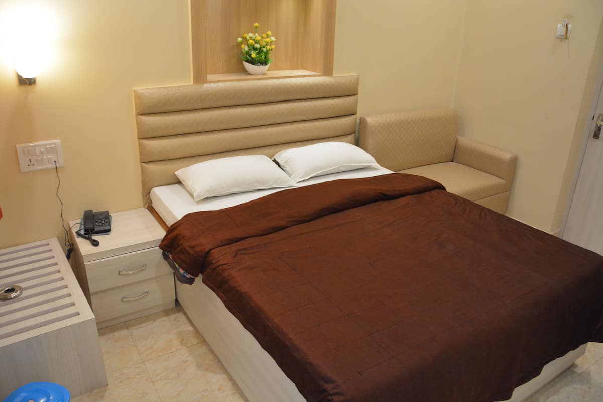 Deluxe kamer, 1 slaapkamer | Een bureau, geluiddichte muren, gratis wifi, beddengoed