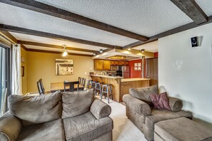 智能电视、壁炉、电子游戏