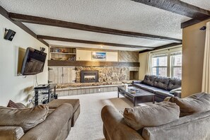 Smart TV, fireplace, video games - Mountain Ski Views, Central 2 Bedroom Condo (Breckenridge)