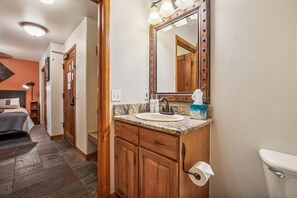 Baignoire, savon, shampoing