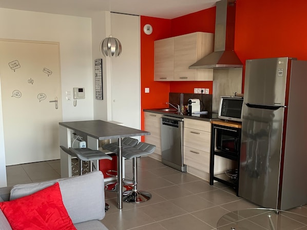 Interior - Central Apartment in Biscarrosse - 4 Guests, Close to Beaches, Surf Classes, Parking & Wifi Included (Biscarrosse)