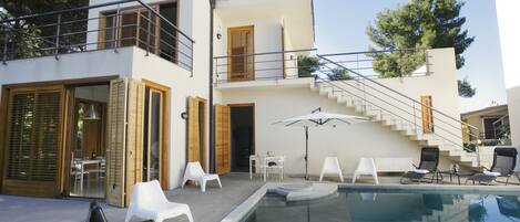 حمّام سباحة خارجي