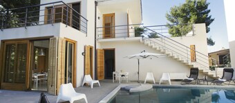 Villa with pool / garden near the sea