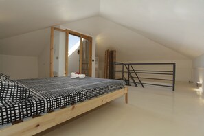 3 Schlafzimmer, Schreibtisch, Bügeleisen/Bügelbrett, Reisekinderbett
