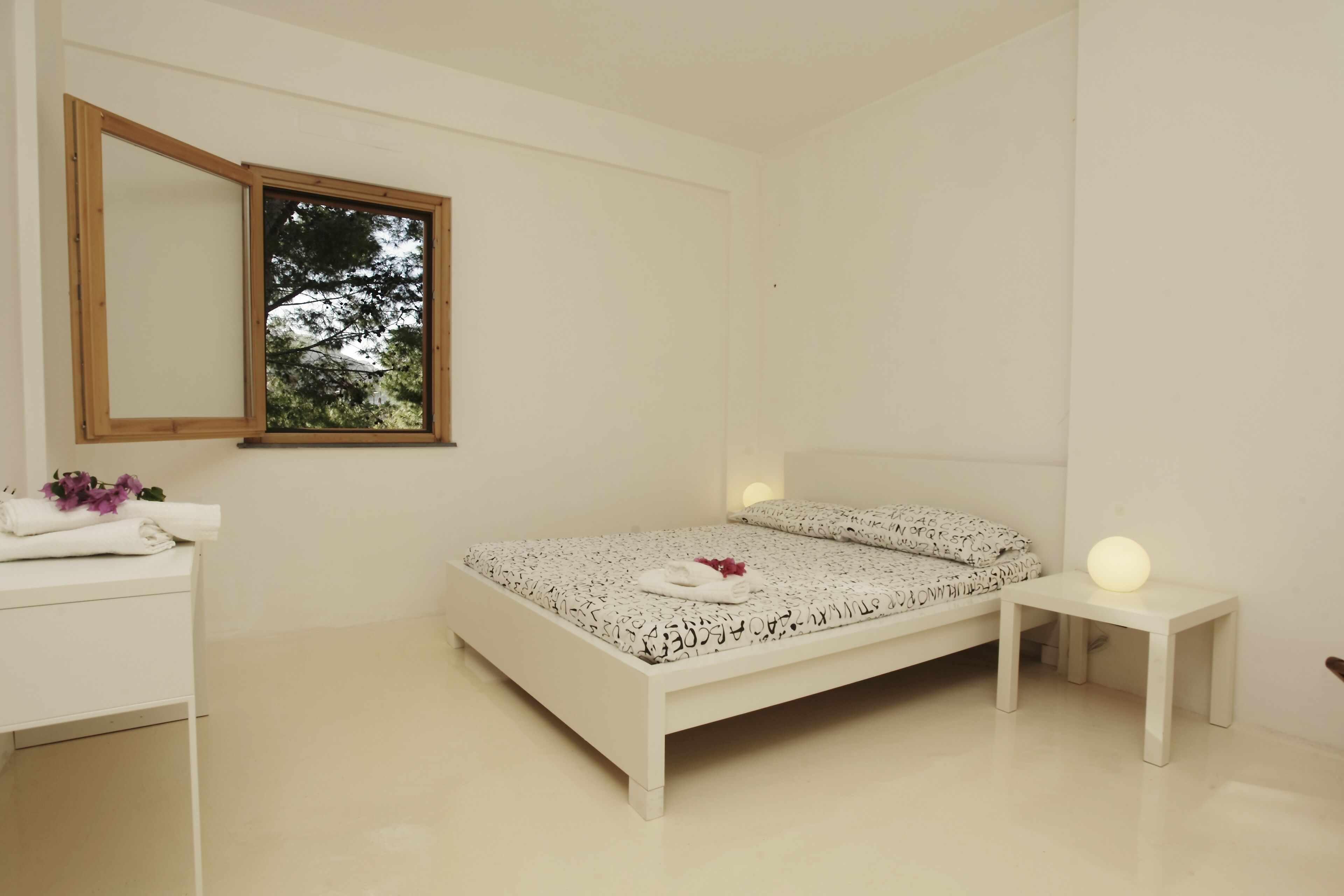 3 Schlafzimmer, Schreibtisch, Bügeleisen/Bügelbrett, Reisekinderbett