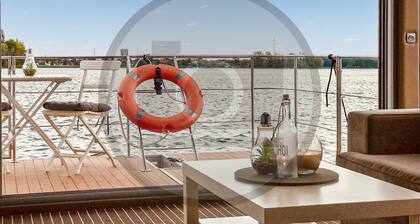 Impresionante barco en Neuruppin con.