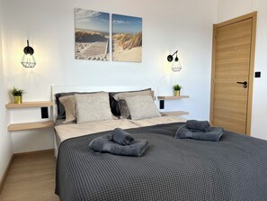 3 chambres, coffres-forts dans les chambres, bureau