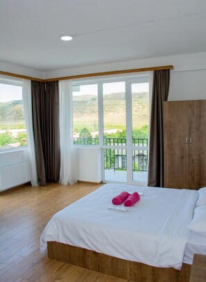 8 bedrooms, WiFi - Your place of unloading (T'bilisi)