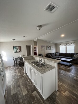 Smart TV, DVD player, video library - Picturesque Ocala horse farm close to WEC, HITS, Rainbow Springs and diving (Morriston)