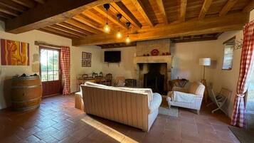 Télévision, cheminée