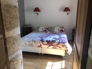 3 makuuhuonetta, silitysrauta/-lauta, vauvan matkasänky, ilmainen Wi-Fi