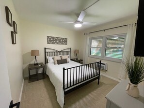 2 habitaciones, tabla de planchar con plancha, cuna de viaje y wifi 