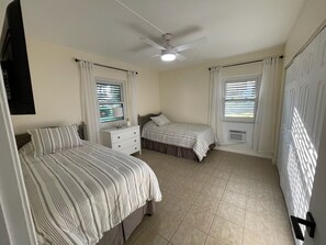 2 habitaciones, tabla de planchar con plancha, wifi y ropa de cama 