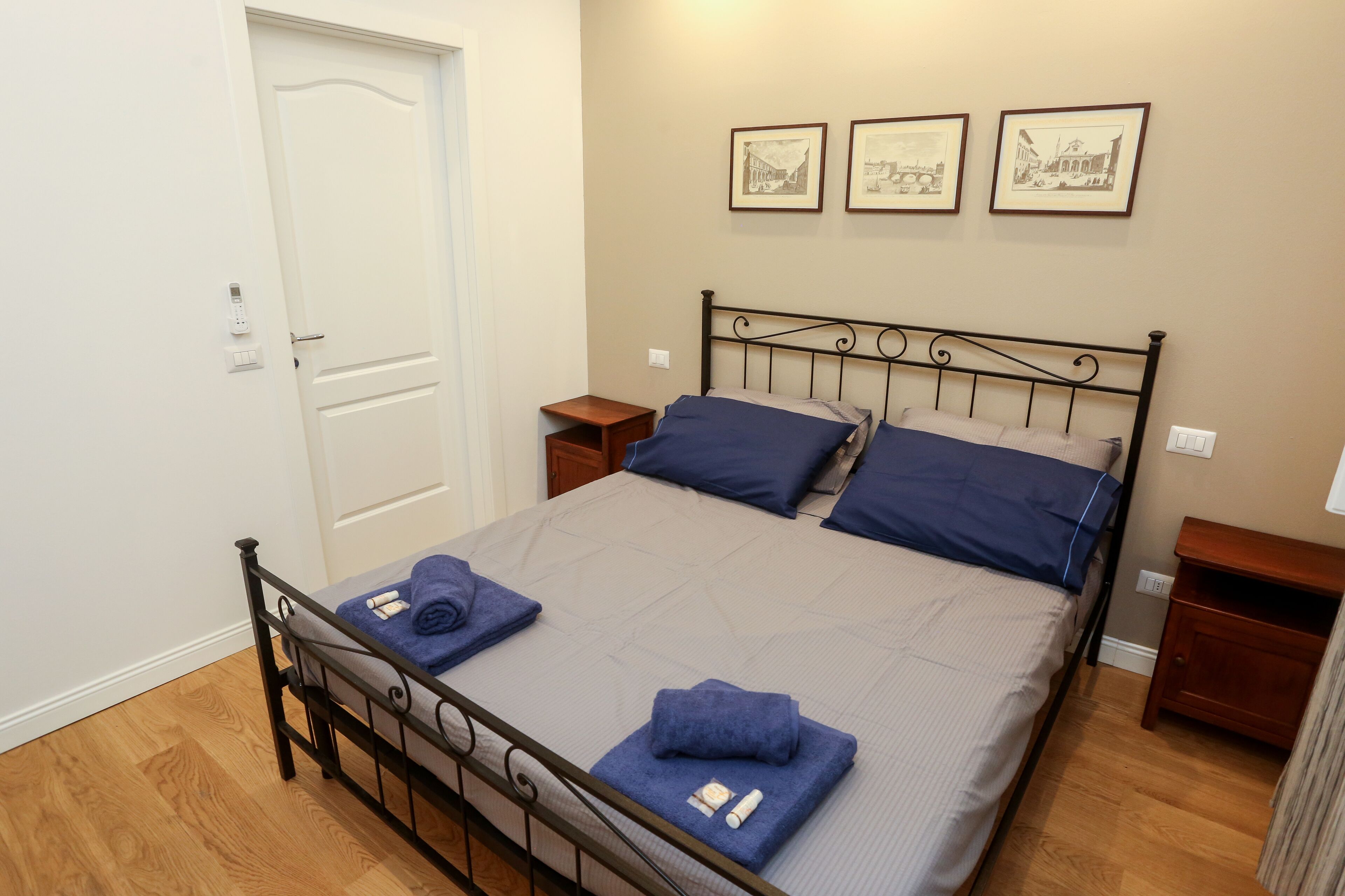 2 bedrooms, desk, iron/ironing board, free WiFi