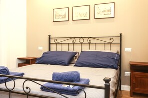 2 Schlafzimmer, Schreibtisch, Bügeleisen/Bügelbrett, kostenloses WLAN